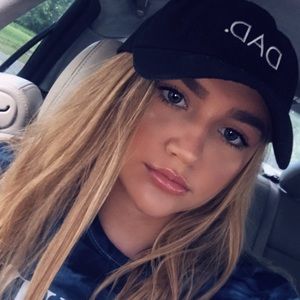 Meet your Posher, Caitlin